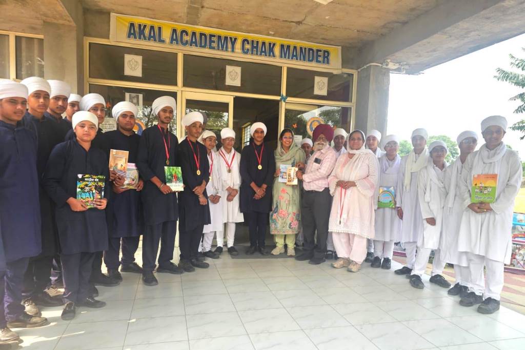 Meritorious students of Akal Academy Chak Mander honored